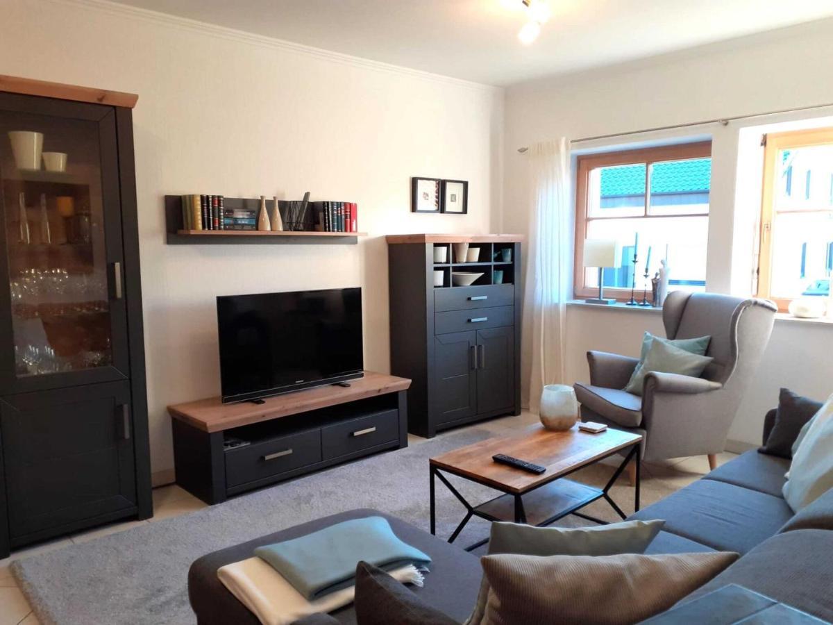 Holiday Flat With Idyllic Garden In Daun Exterior photo