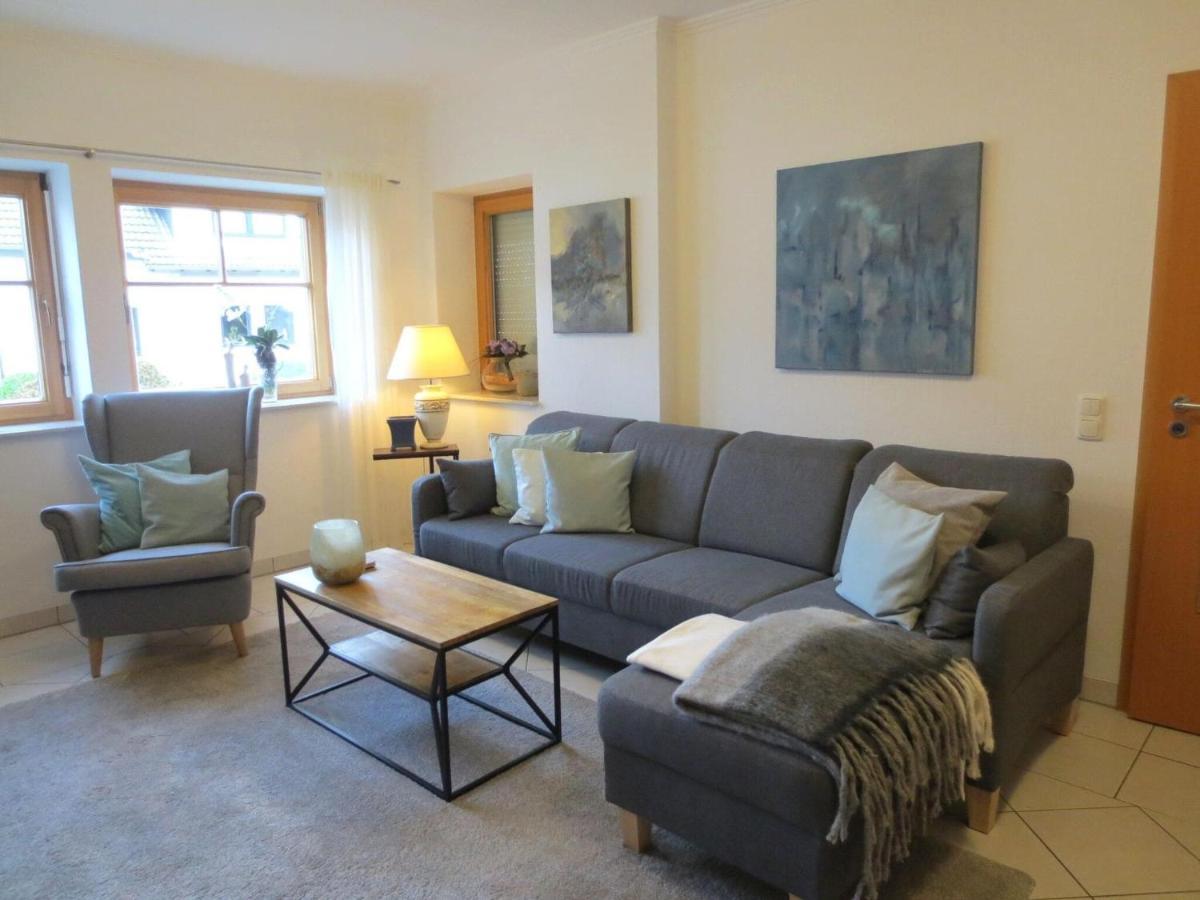 Holiday Flat With Idyllic Garden In Daun Exterior photo