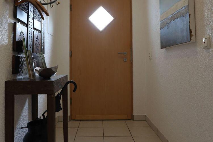 Holiday Flat With Idyllic Garden In Daun Exterior photo