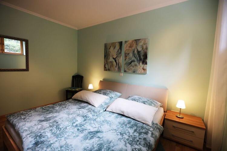 Holiday Flat With Idyllic Garden In Daun Exterior photo